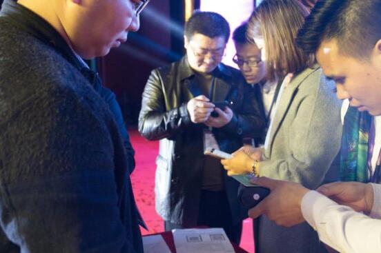 ���B͸īˮ����Q��(sh��)�aӡ����¶�������������������ʹ�c(di��n)