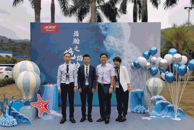 �����֮����̤��ǰ�С���������˹2021������Ʒ�l(f��)����(hu��)�A�M�ɹ���